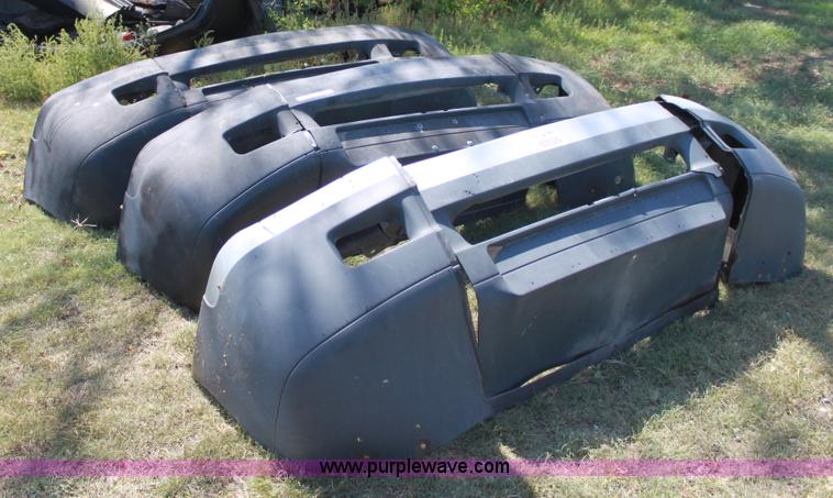 image for item F9841 (3) 1997-2005 Freightliner Century front bumpers