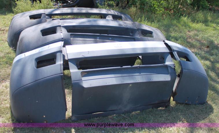 image for item F9841 (3) 1997-2005 Freightliner Century front bumpers