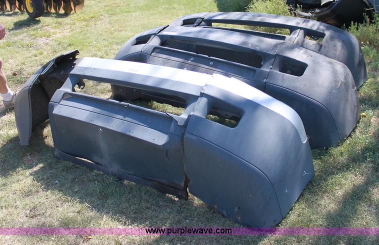 image for item F9841 (3) 1997-2005 Freightliner Century front bumpers