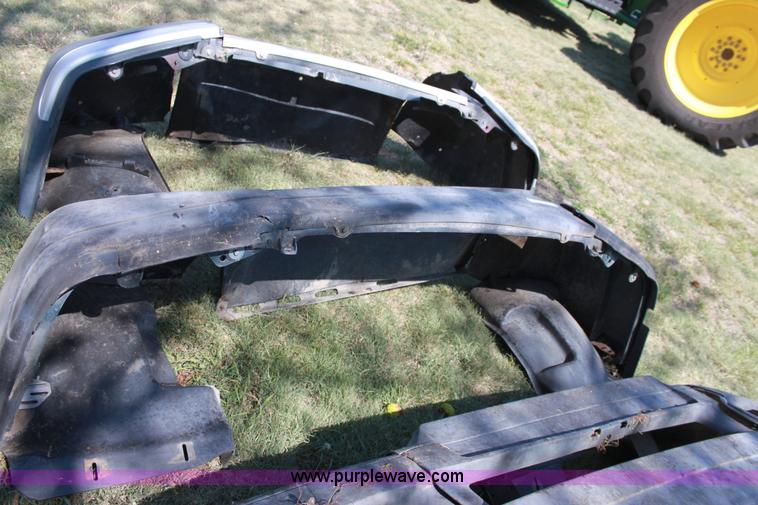 image for item F9841 (3) 1997-2005 Freightliner Century front bumpers