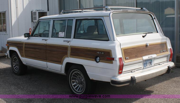 image for item A2268 1991 Jeep Grand Wagoneer SUV