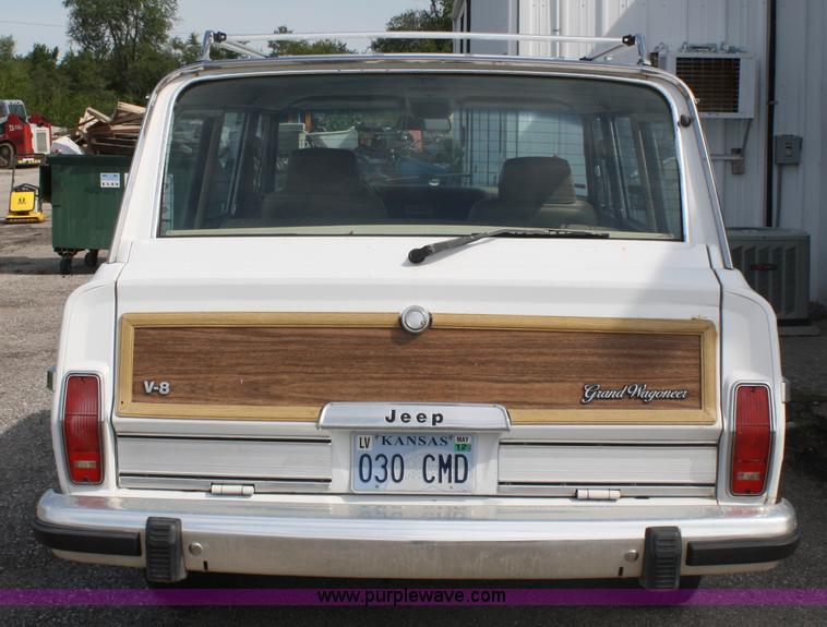 image for item A2268 1991 Jeep Grand Wagoneer SUV