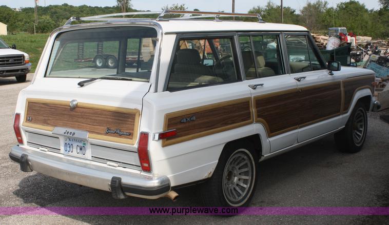 image for item A2268 1991 Jeep Grand Wagoneer SUV