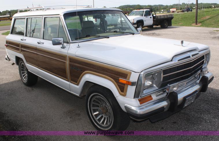 image for item A2268 1991 Jeep Grand Wagoneer SUV