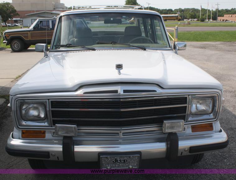 image for item A2268 1991 Jeep Grand Wagoneer SUV
