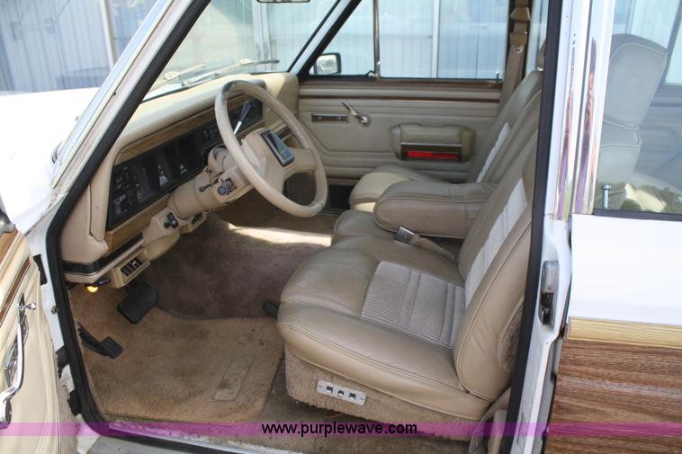 image for item A2268 1991 Jeep Grand Wagoneer SUV