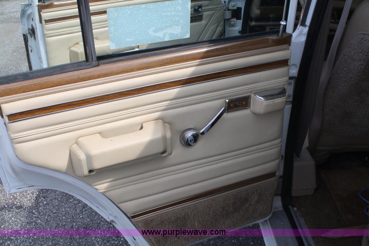 image for item A2268 1991 Jeep Grand Wagoneer SUV