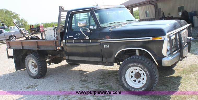 image for item A2699 1976 Ford F250 pickup truck