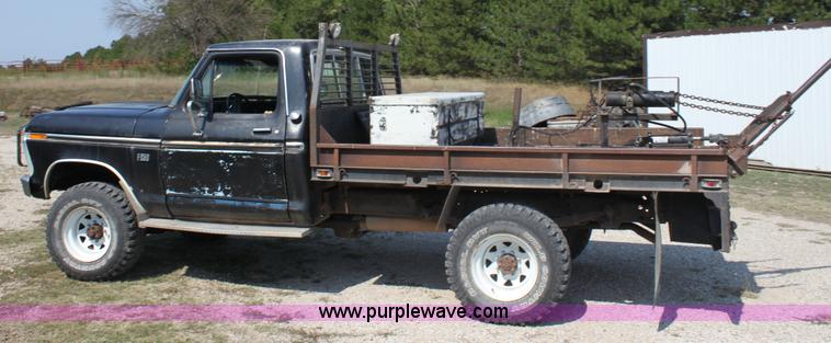 image for item A2699 1976 Ford F250 pickup truck