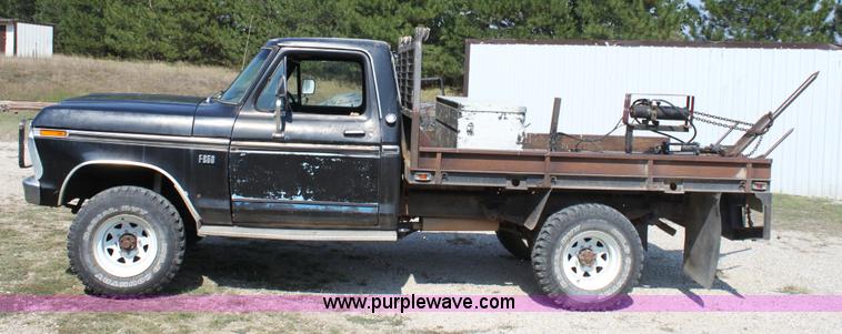 image for item A2699 1976 Ford F250 pickup truck