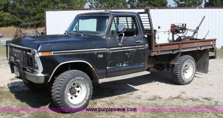 image for item A2699 1976 Ford F250 pickup truck