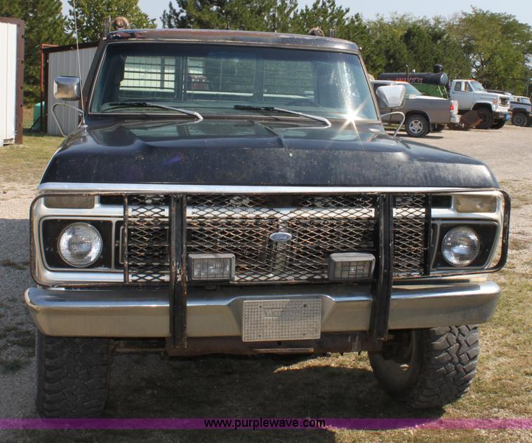 image for item A2699 1976 Ford F250 pickup truck