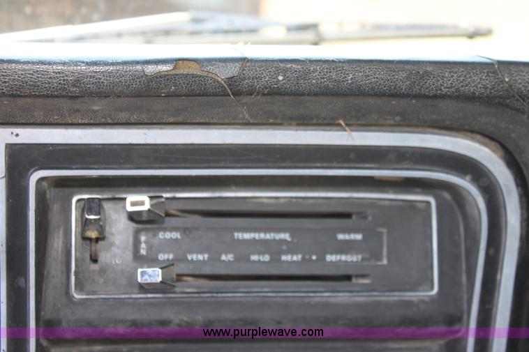 image for item A2699 1976 Ford F250 pickup truck