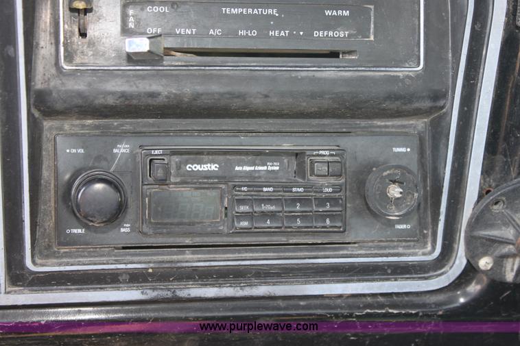 image for item A2699 1976 Ford F250 pickup truck