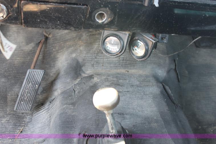 image for item A2699 1976 Ford F250 pickup truck