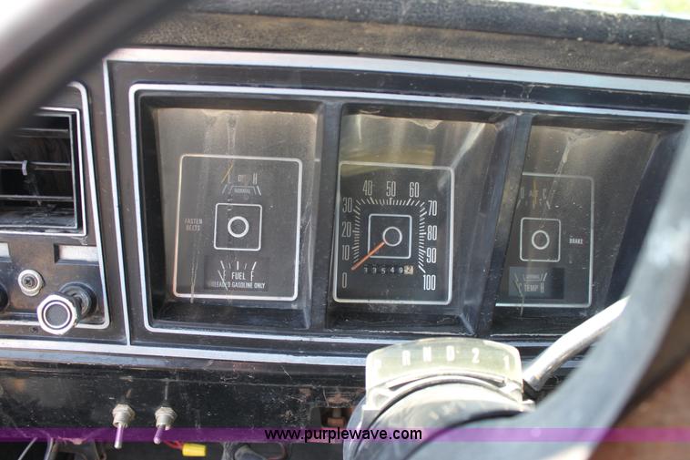 image for item A2699 1976 Ford F250 pickup truck