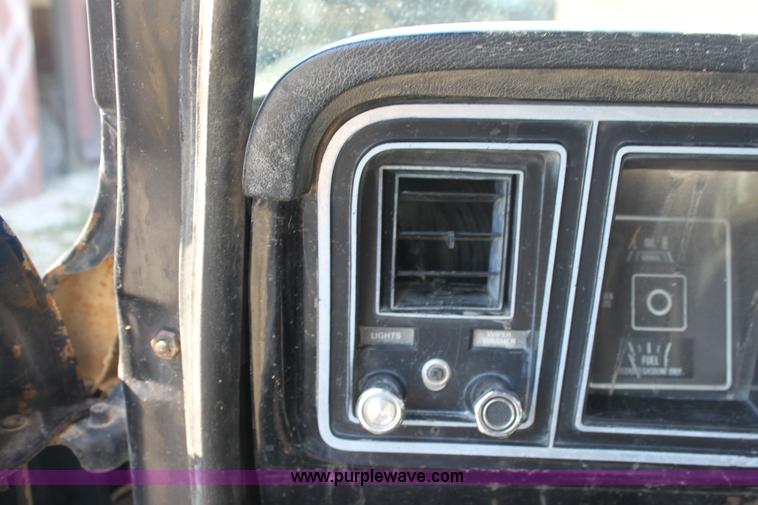 image for item A2699 1976 Ford F250 pickup truck