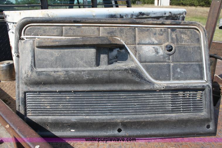 image for item A2699 1976 Ford F250 pickup truck