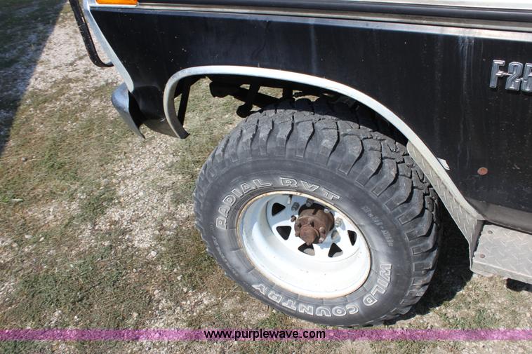 image for item A2699 1976 Ford F250 pickup truck