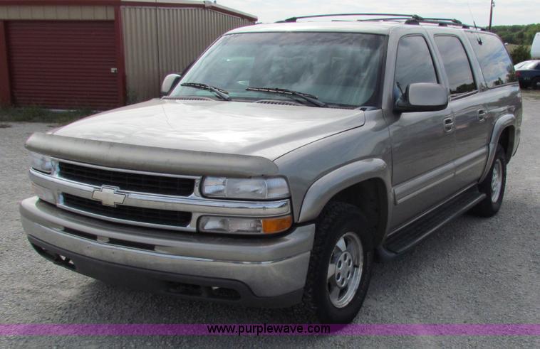 image for item A2724 2001 Chevrolet Suburban 1500 SUV