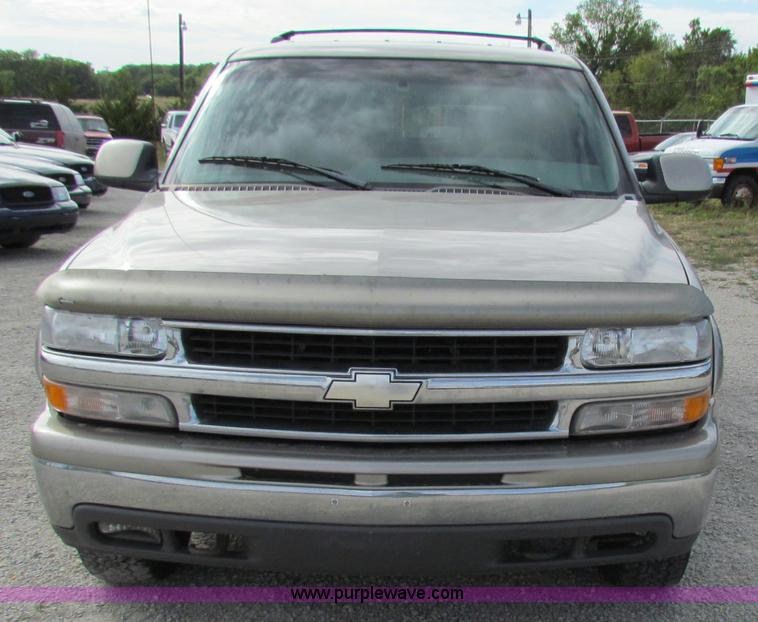 image for item A2724 2001 Chevrolet Suburban 1500 SUV