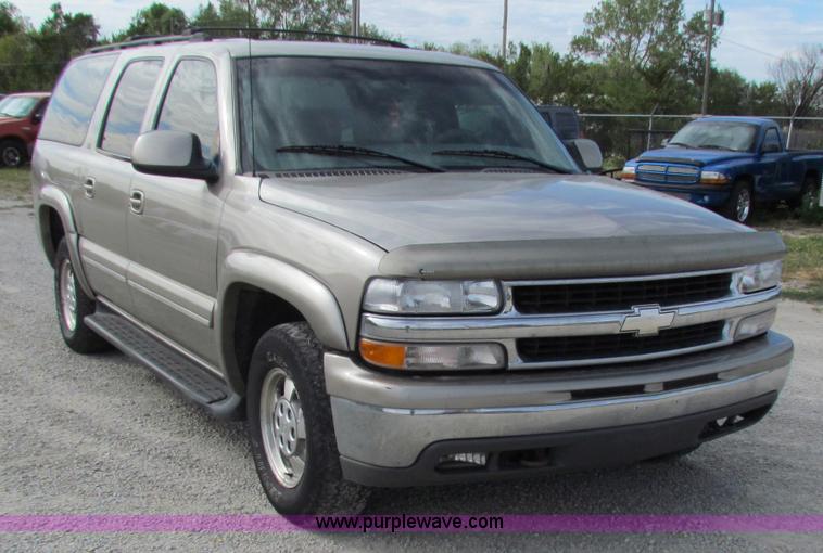 image for item A2724 2001 Chevrolet Suburban 1500 SUV