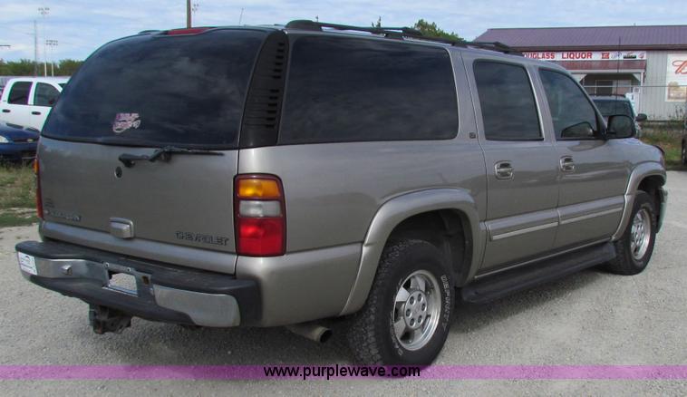 image for item A2724 2001 Chevrolet Suburban 1500 SUV