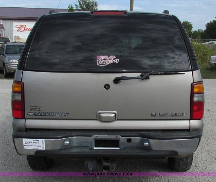 image for item A2724 2001 Chevrolet Suburban 1500 SUV