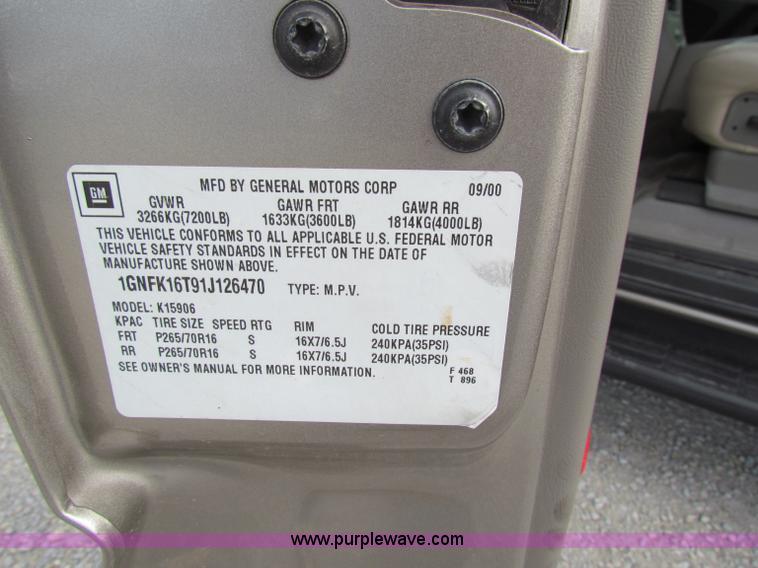 image for item A2724 2001 Chevrolet Suburban 1500 SUV