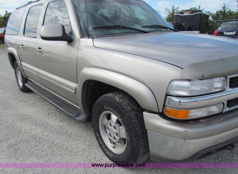 image for item A2724 2001 Chevrolet Suburban 1500 SUV