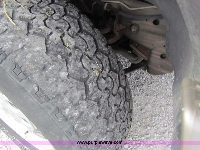 image for item A2724 2001 Chevrolet Suburban 1500 SUV