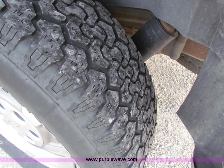 image for item A2724 2001 Chevrolet Suburban 1500 SUV