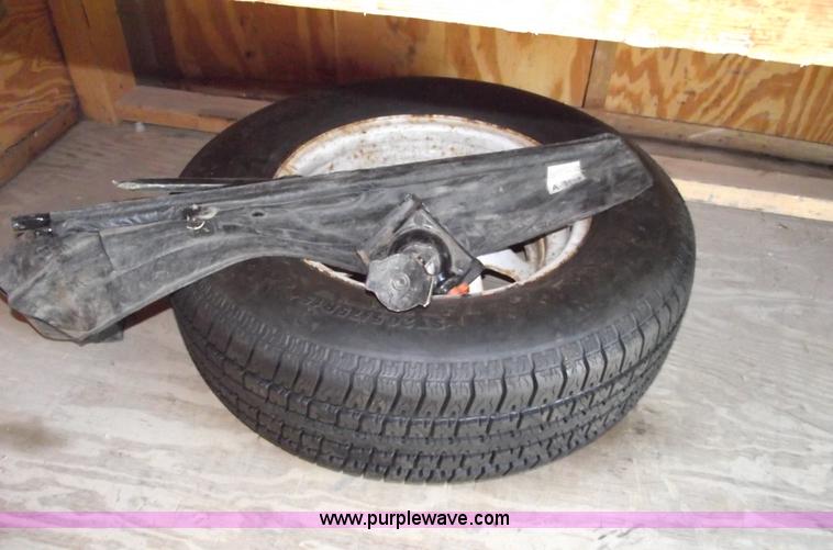 image for item A4019 2000 Avenger 16' enclosed trailer