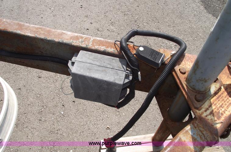 image for item A4019 2000 Avenger 16' enclosed trailer