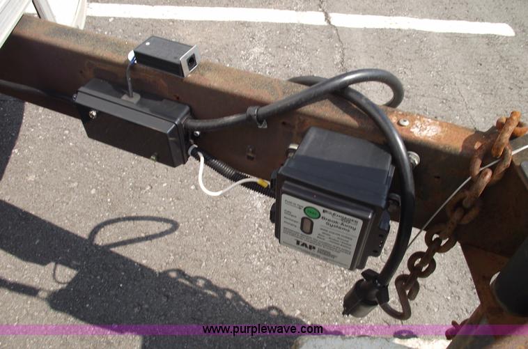 image for item A4021 2000 Avenger 16' enclosed trailer