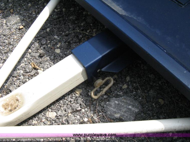 image for item A4319 2009 Master Tow car dolly