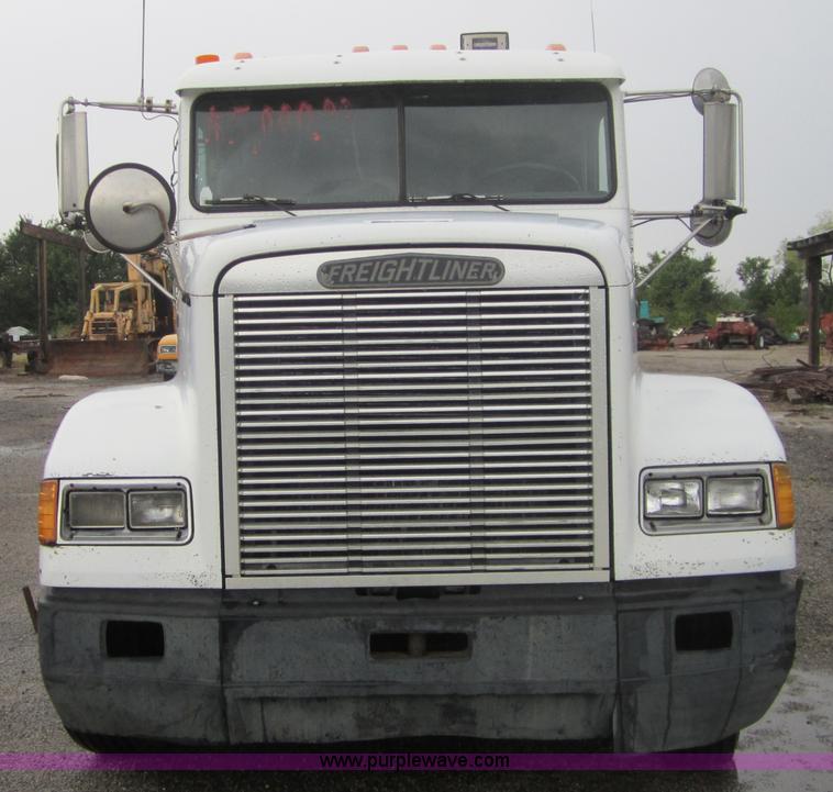 image for item A4721 1992 Freightliner FLD120 semi truck