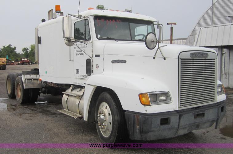 image for item A4721 1992 Freightliner FLD120 semi truck