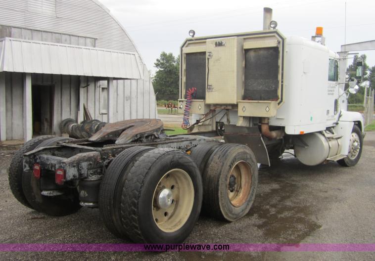 image for item A4721 1992 Freightliner FLD120 semi truck