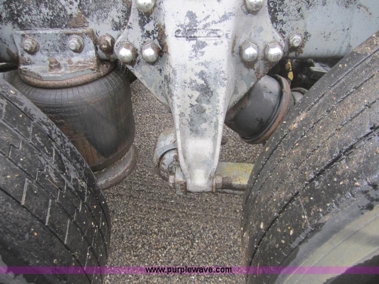 image for item A4721 1992 Freightliner FLD120 semi truck