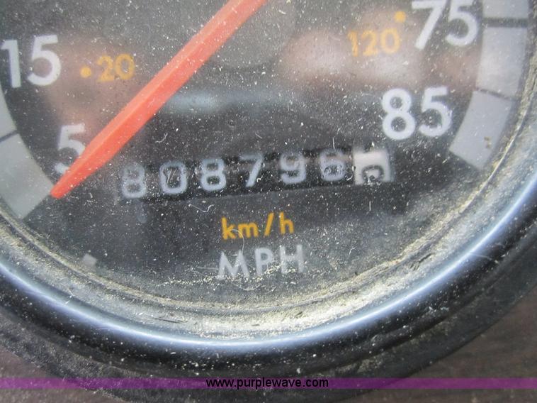 image for item A4721 1992 Freightliner FLD120 semi truck