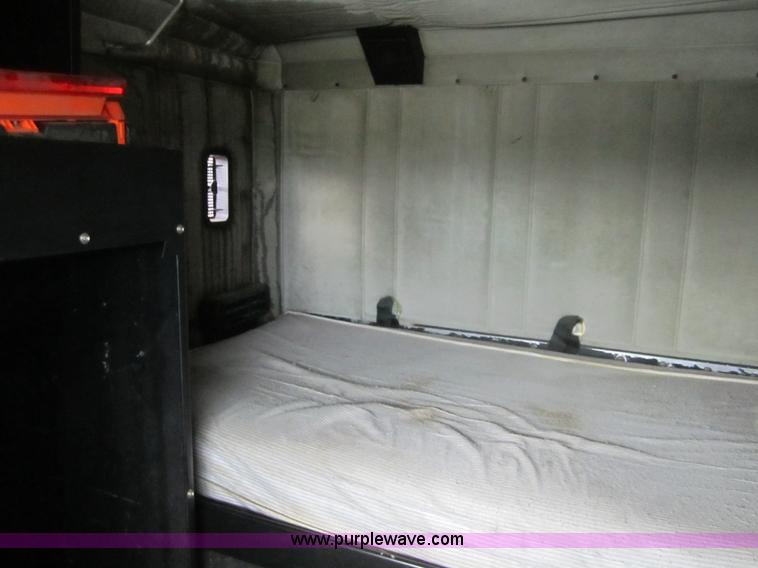 image for item A4721 1992 Freightliner FLD120 semi truck