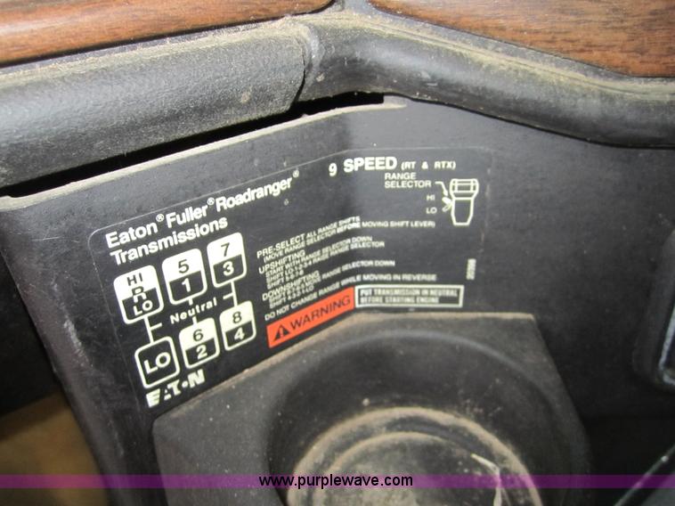 image for item A4721 1992 Freightliner FLD120 semi truck