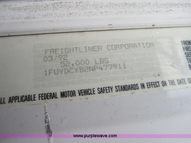 image for item A4721 1992 Freightliner FLD120 semi truck
