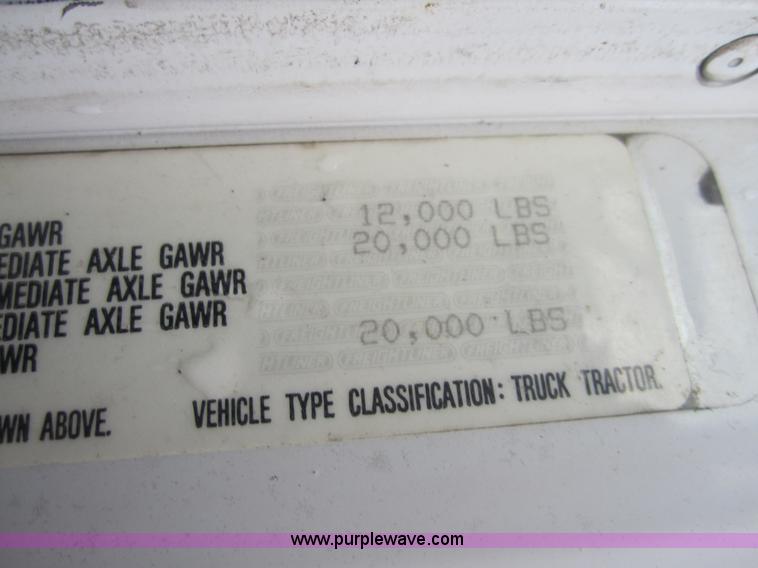 image for item A4721 1992 Freightliner FLD120 semi truck