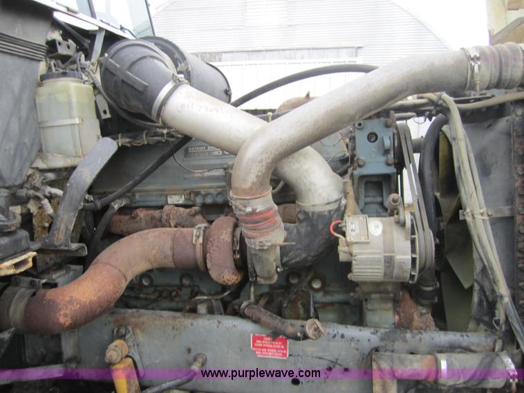 image for item A4721 1992 Freightliner FLD120 semi truck