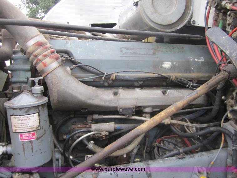 image for item A4721 1992 Freightliner FLD120 semi truck