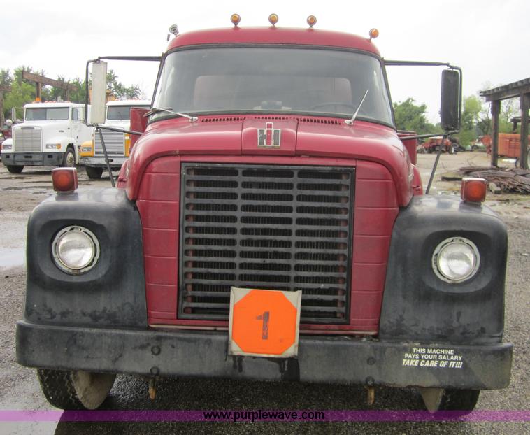 image for item A4722 1972 International Load Star 1600 water truck