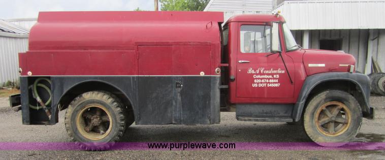 image for item A4722 1972 International Load Star 1600 water truck