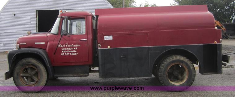 image for item A4722 1972 International Load Star 1600 water truck